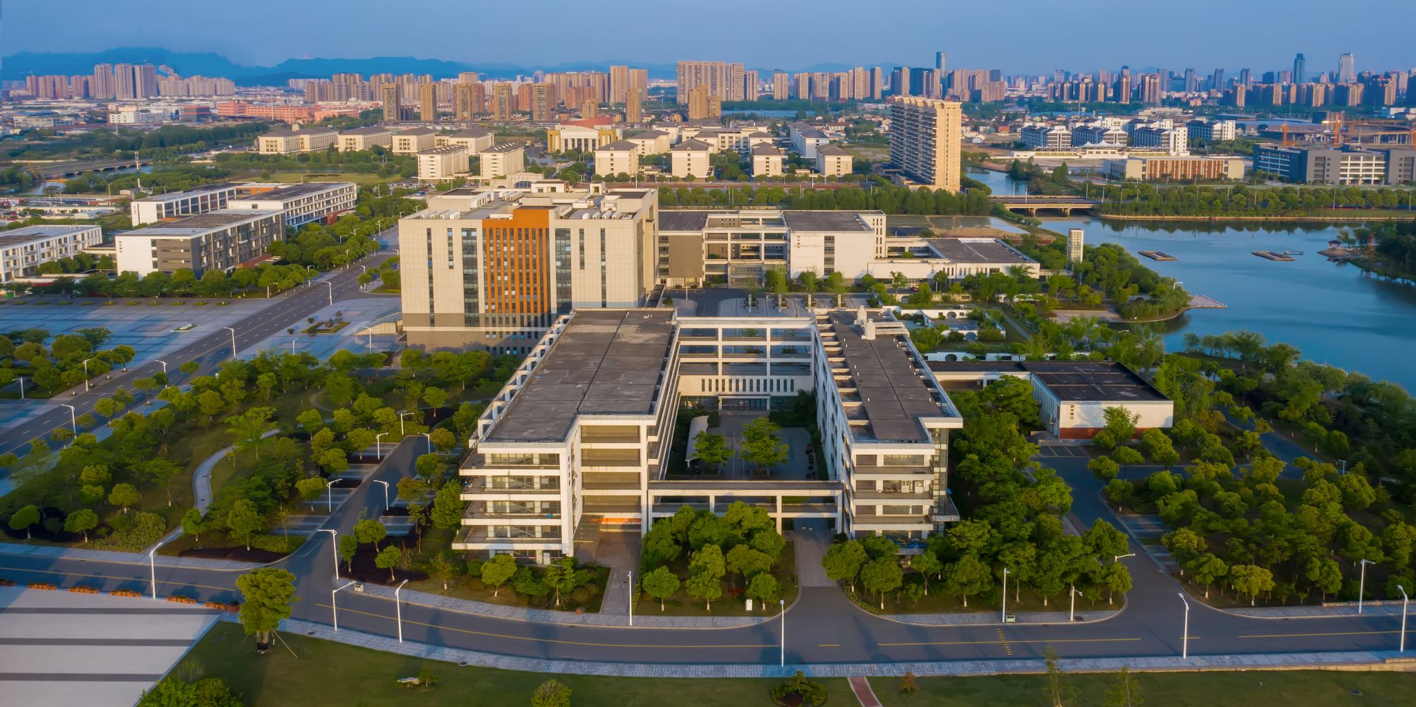 《越城新闻》9月2日：深耕康养服务，践行校地担当——绍兴理工学院医药与健康学院中医康养团队助力基层老年健康事业