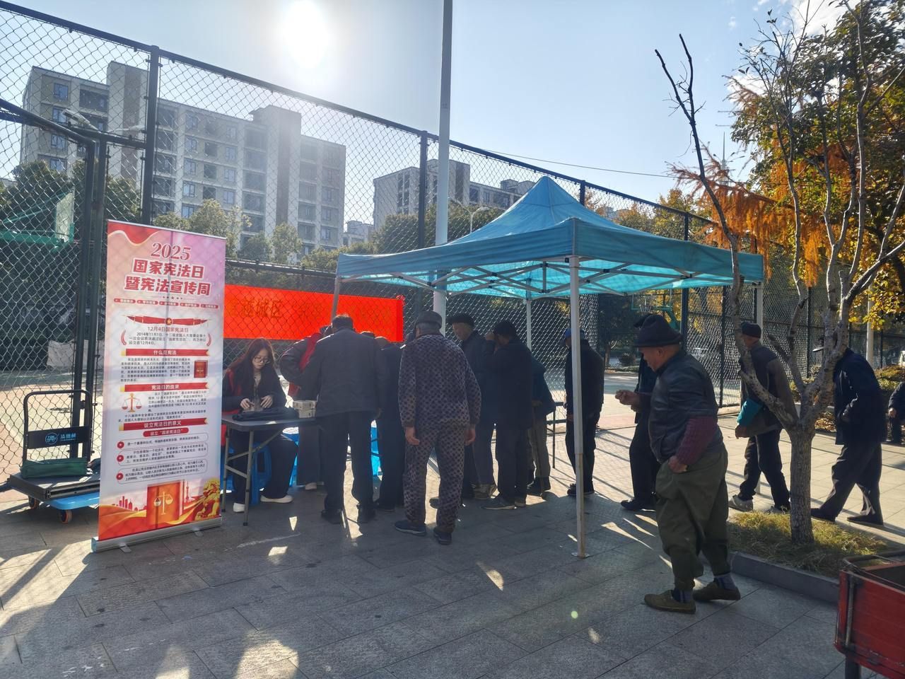 潮新闻客户端12月5日：绍兴理工学院“宪法宣传月”构筑“红色基因+现代法治”育人新场景