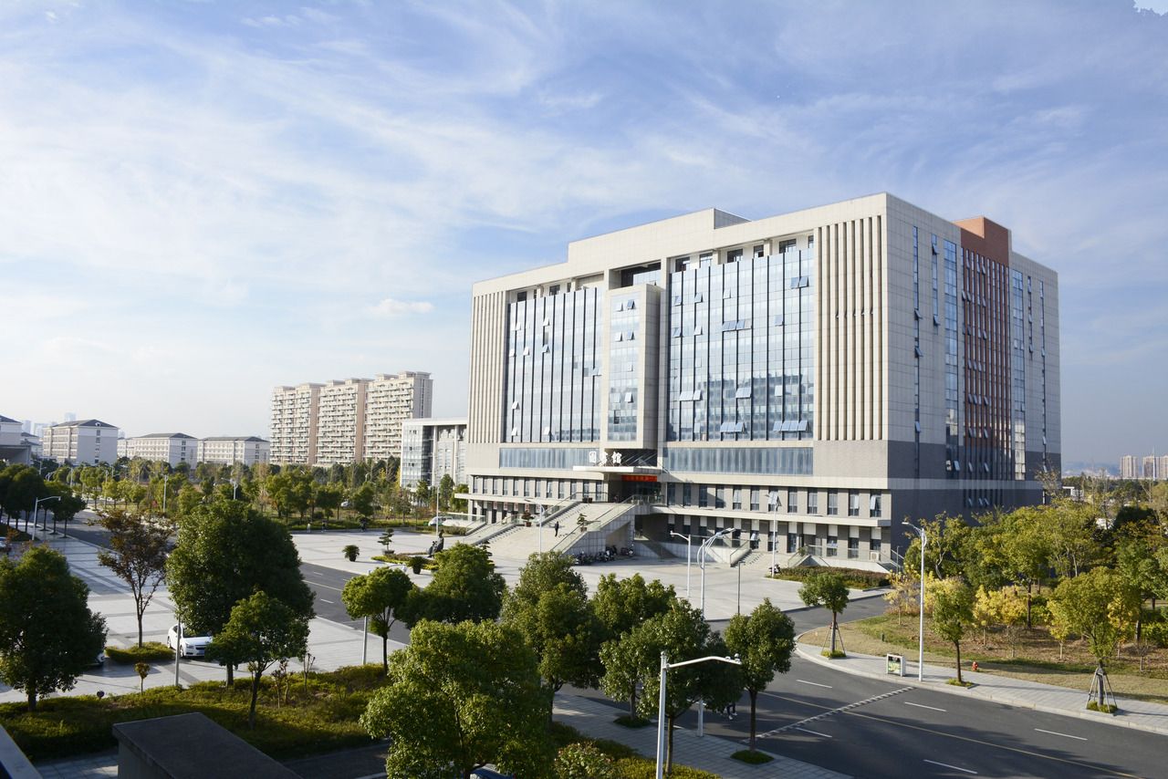 潮新闻客户端12月19日：30秒申领！绍兴理工学院图书馆校外读者证“扫码即办”