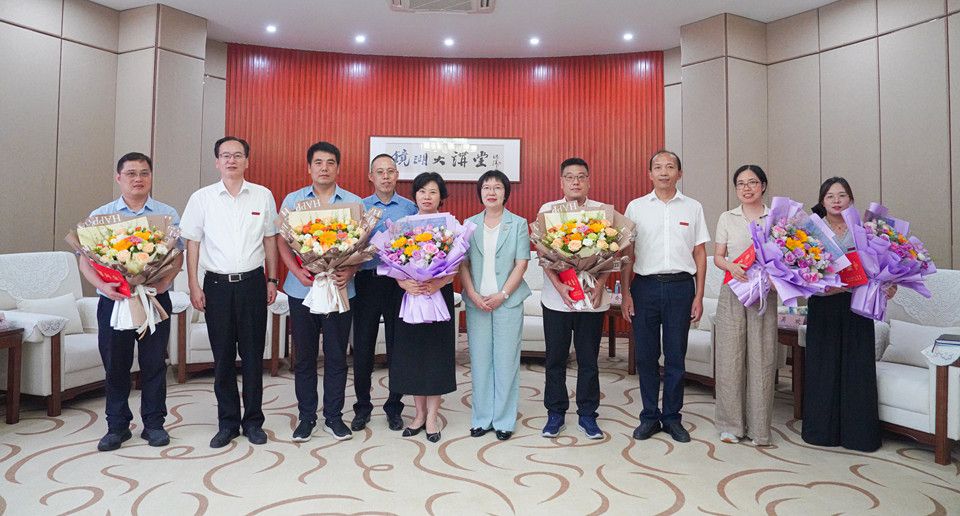市委副书记、市长吴登芬看望慰问我校优秀教师代表